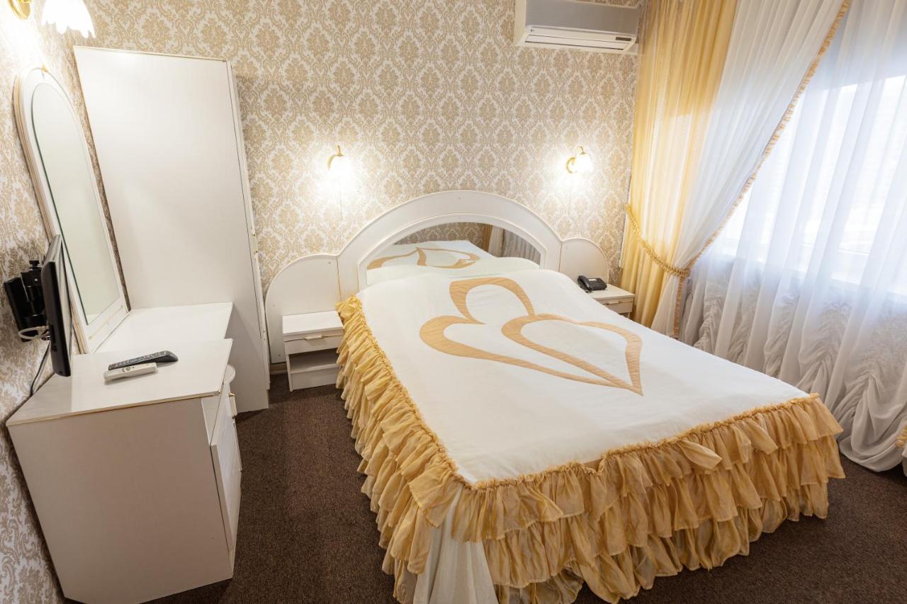 Hotel Mir Kyiv Exterior photo